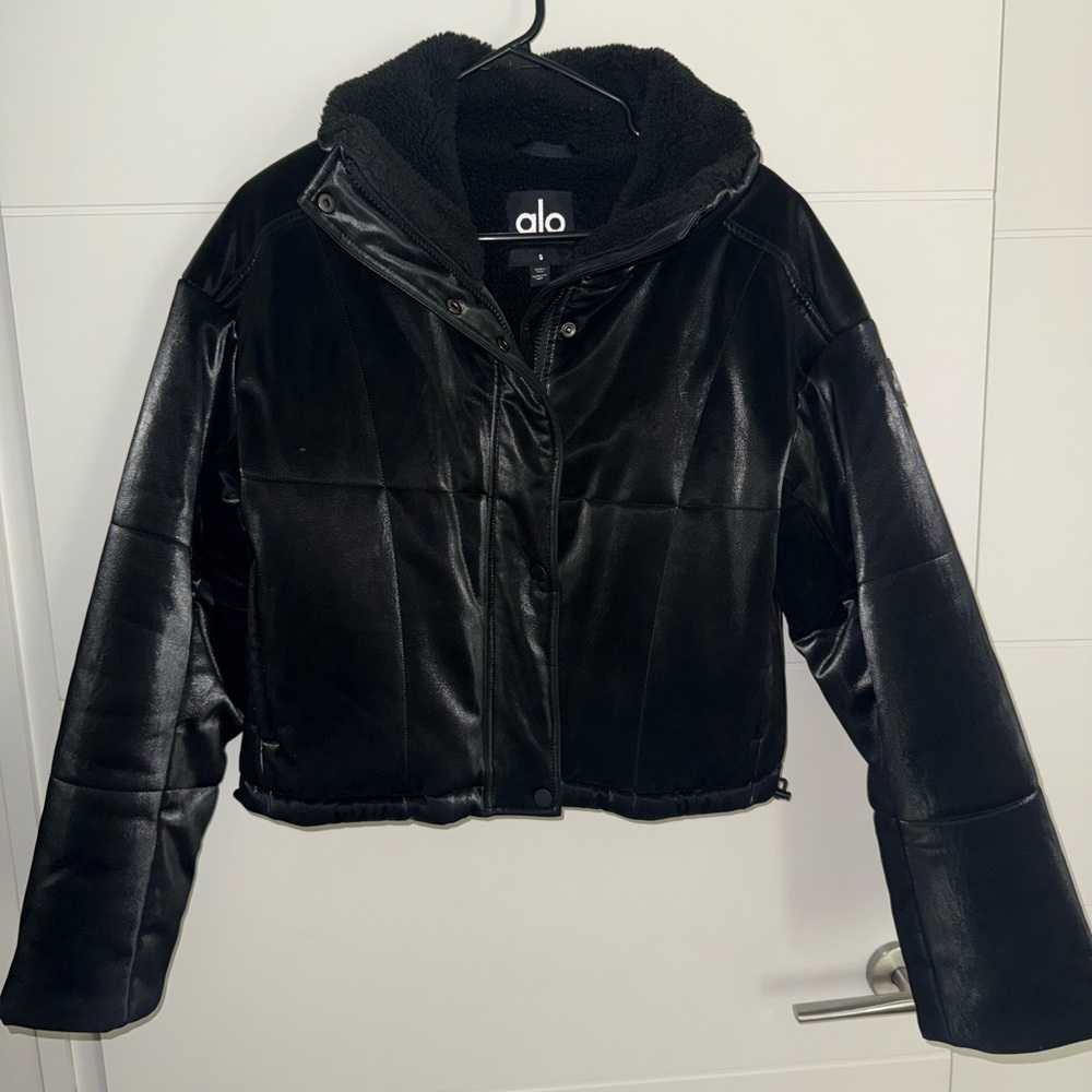 ALO Yoga Black Puffer Jacket - Picture 4 of 7